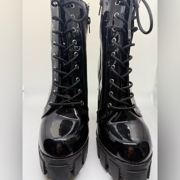 Black Patent Platform Lace-Up Boots β Size 8 β Bold & Edgy! π€π₯ - Picture 4 of 5